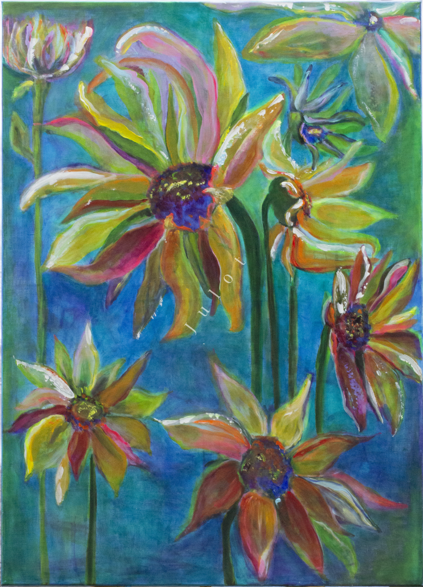 Vijf kleurrijke bloemen op een blauwe achtergrond met levendige details.