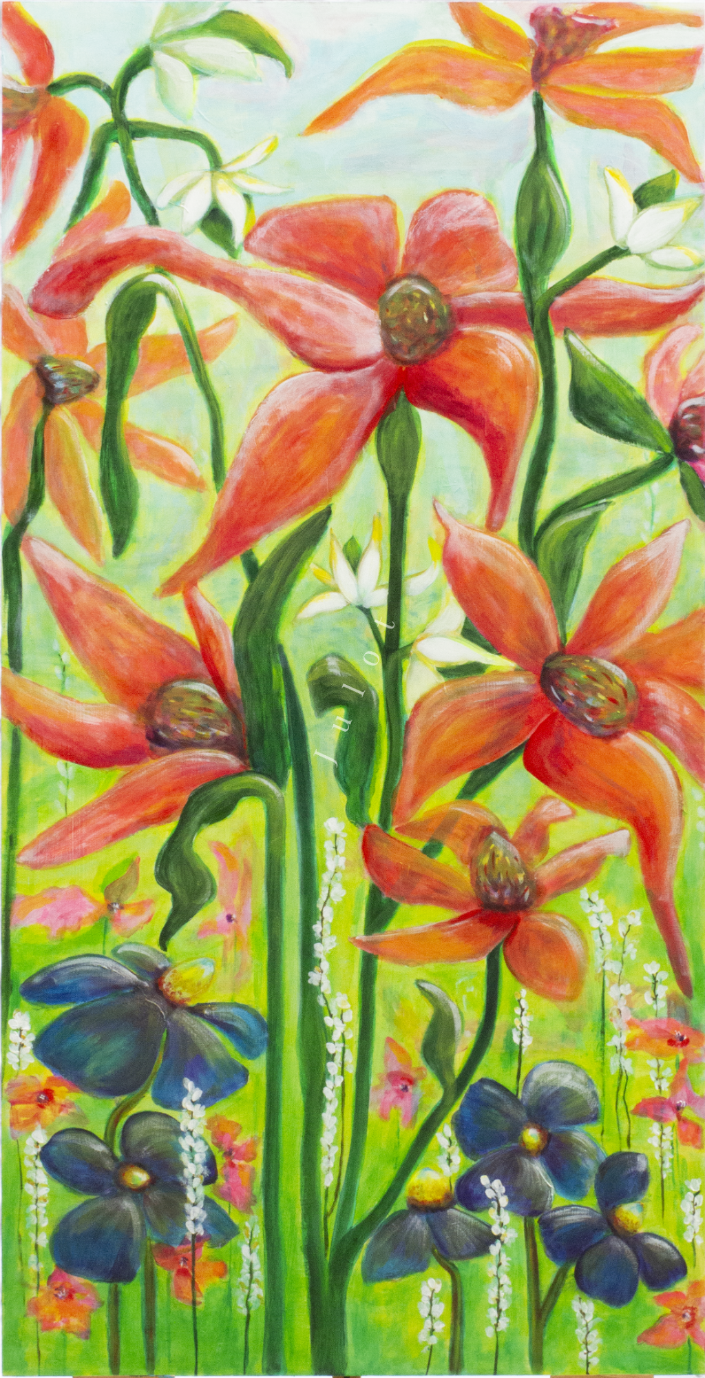 Heldere bloemen in oranje en paarse tinten met groene bladeren op een zonnige achtergrond.